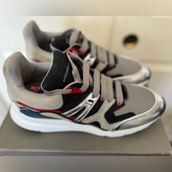 Alexander McQueen Oversized Runner - Picture 2 of 8